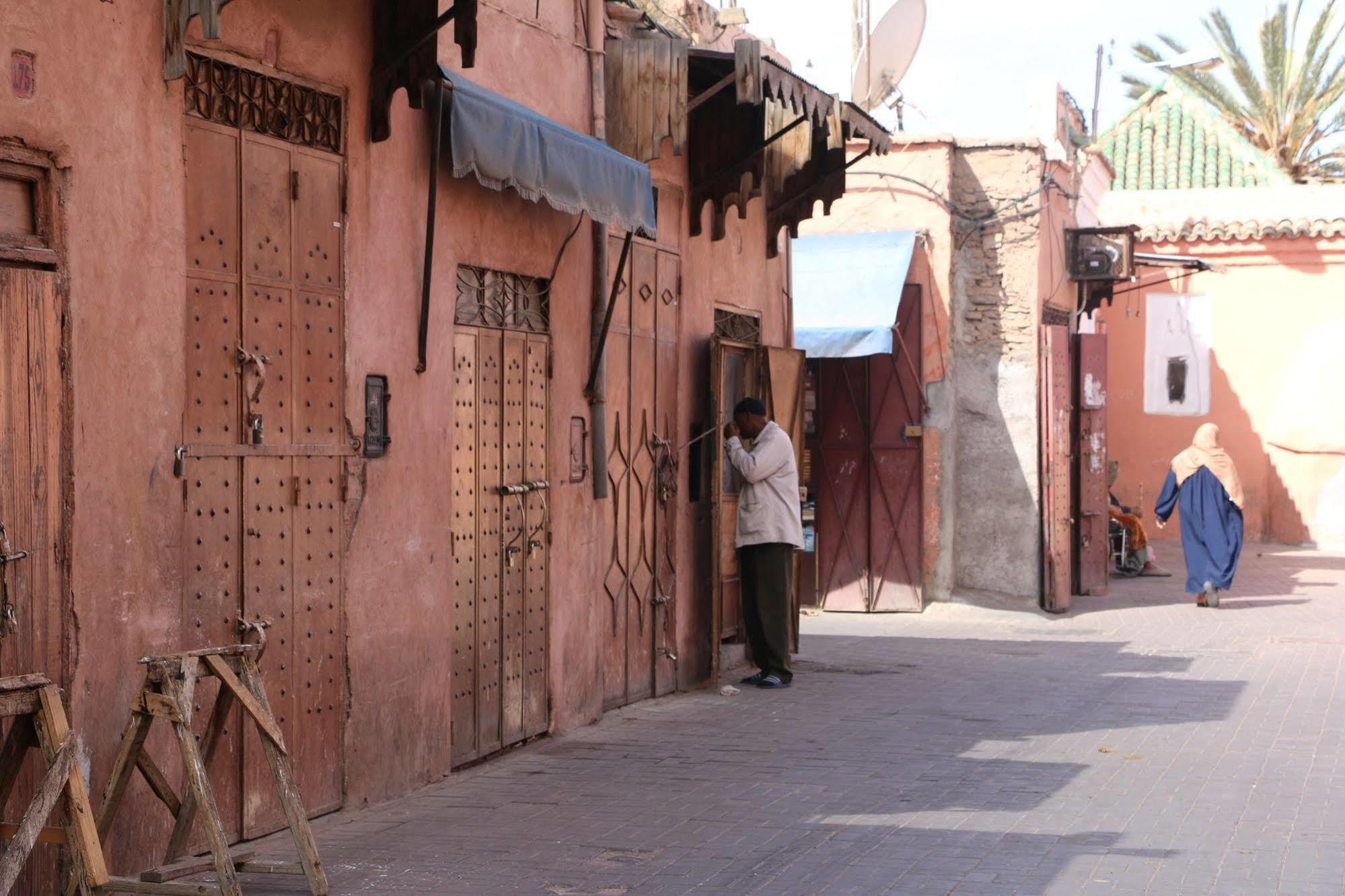 Riad Awinati Location Privatisee ,Piscine Chauffee , Beau Rooftop Hotel Marrakesh Exterior photo